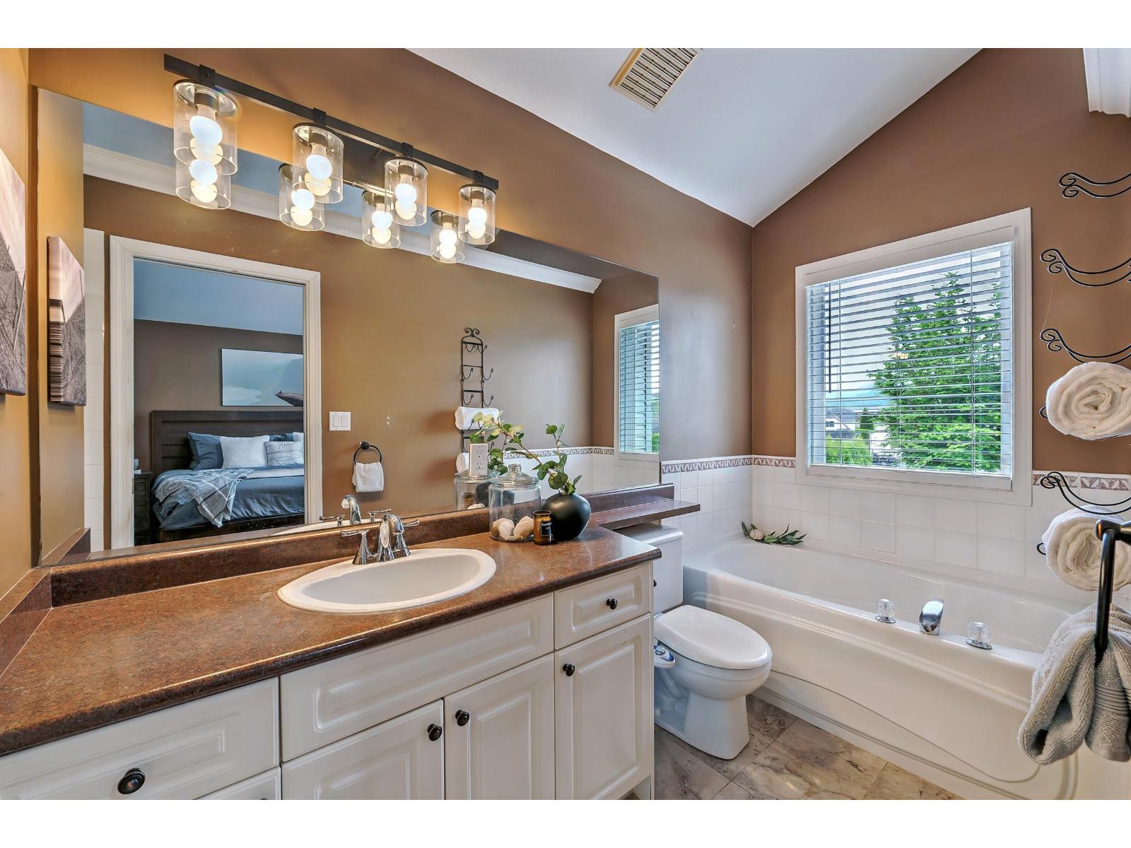 4 46277 CESSNA DRIVE, Chilliwack Proper South, Chilliwack