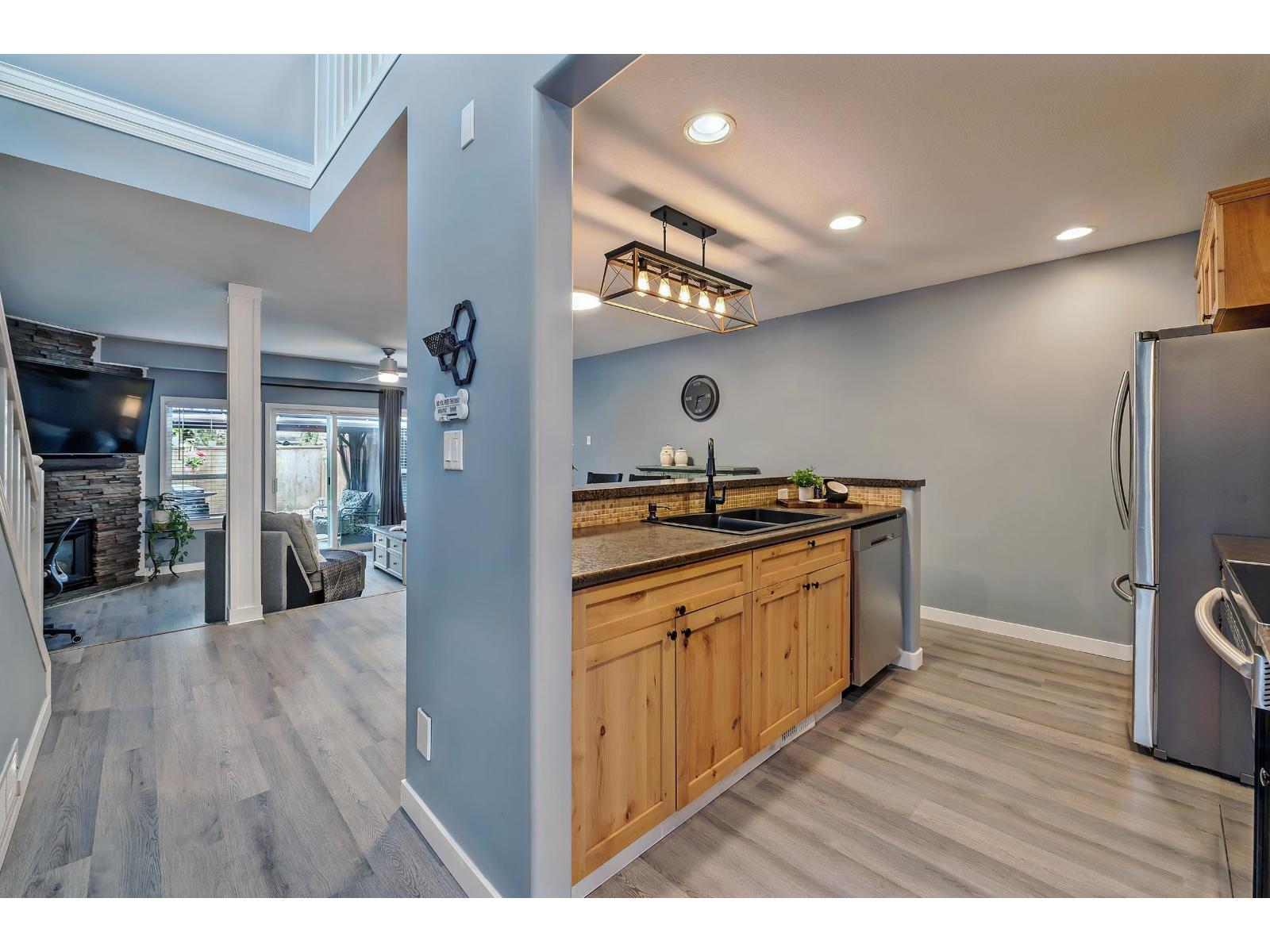 4 46277 CESSNA DRIVE, Chilliwack Proper South, Chilliwack