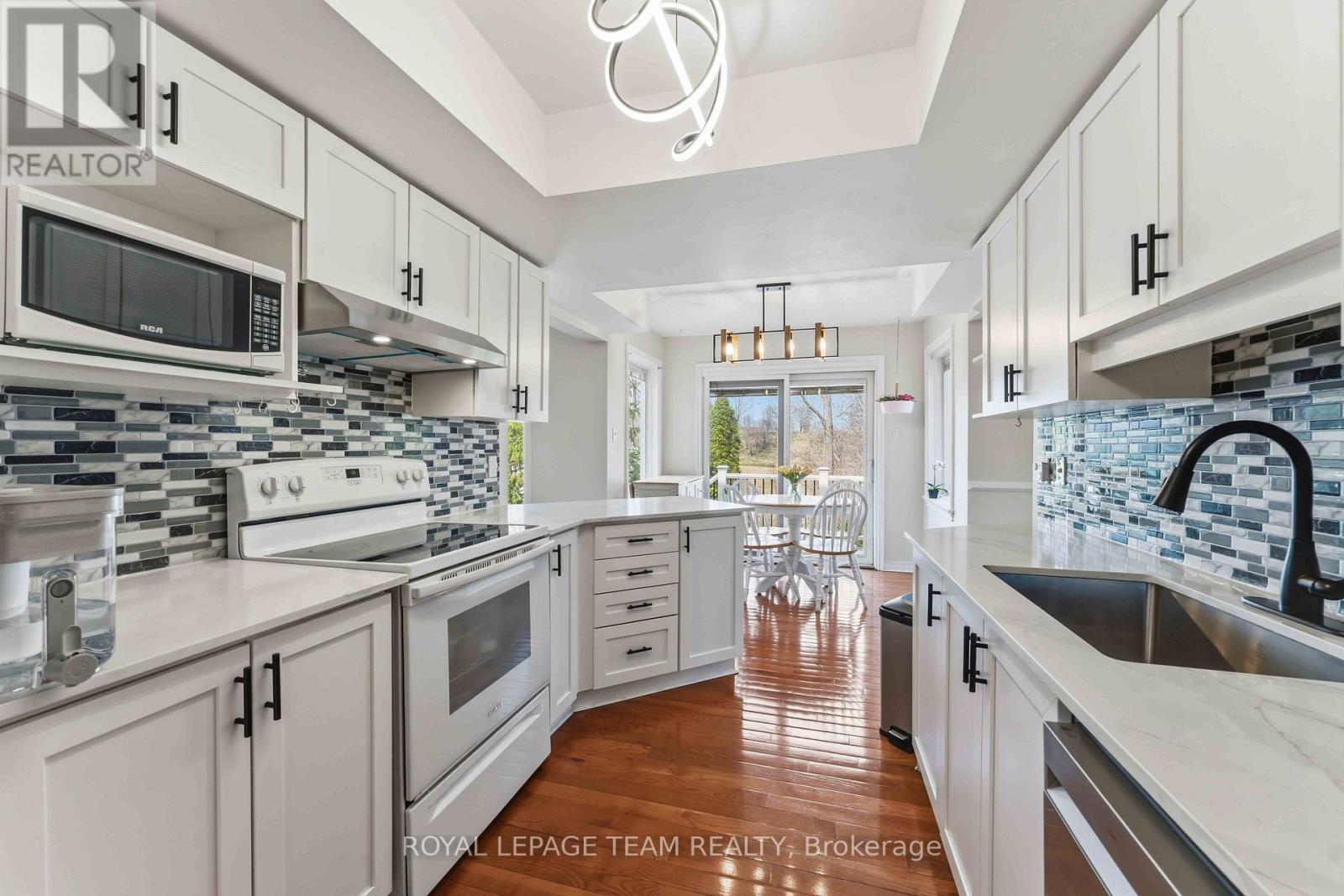 86 SAI CRESCENT - 14