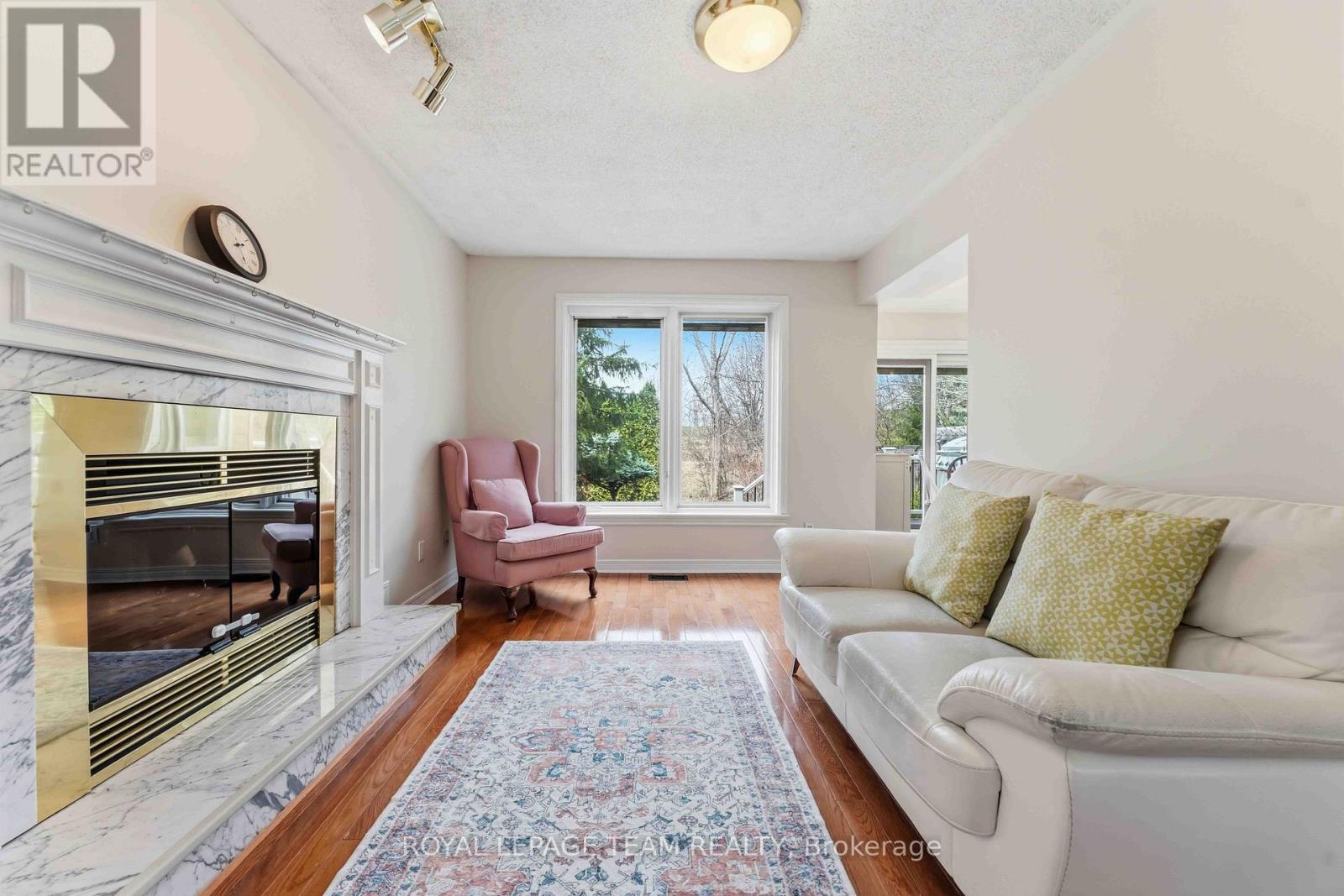 86 SAI CRESCENT - 19