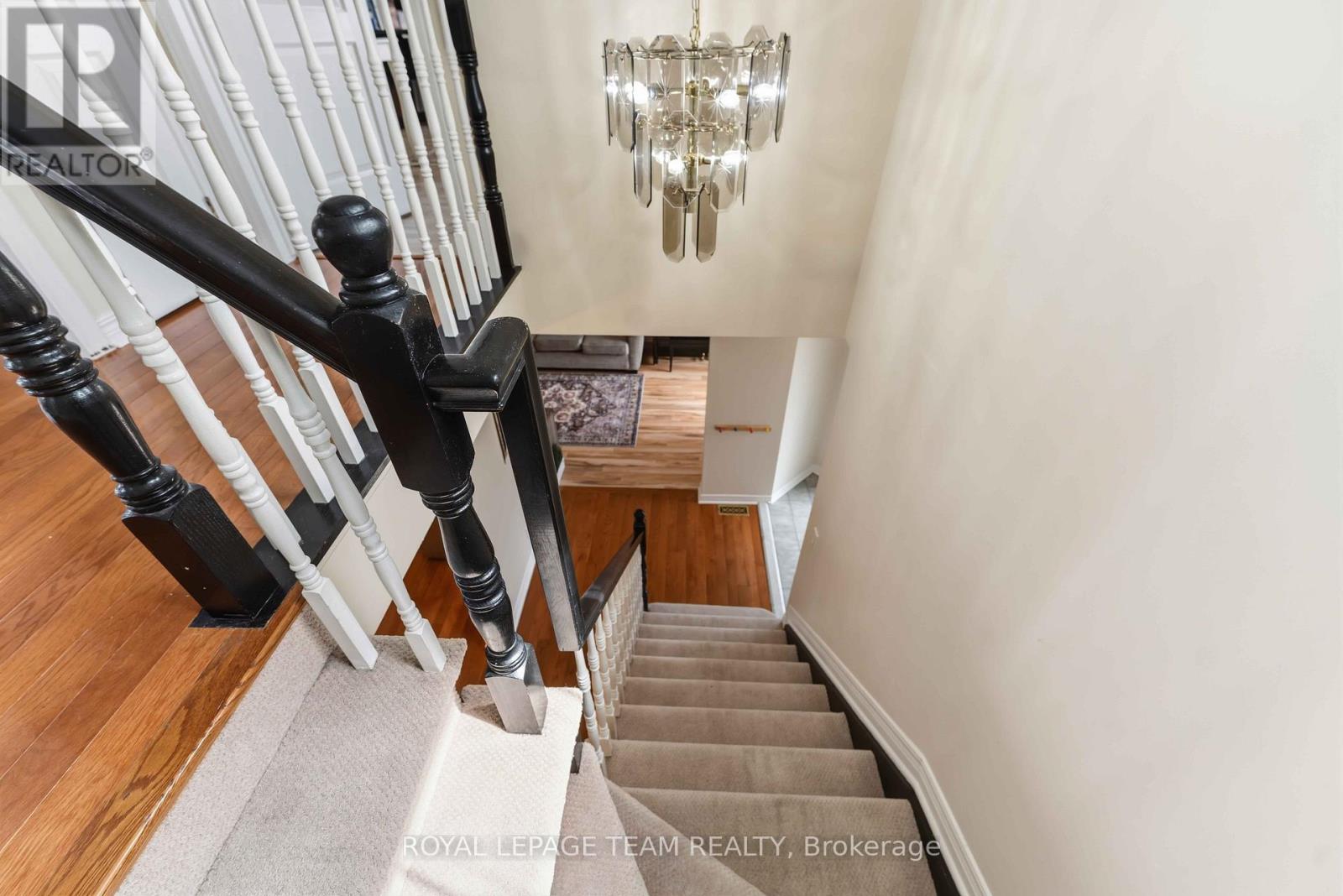 86 SAI CRESCENT - 24