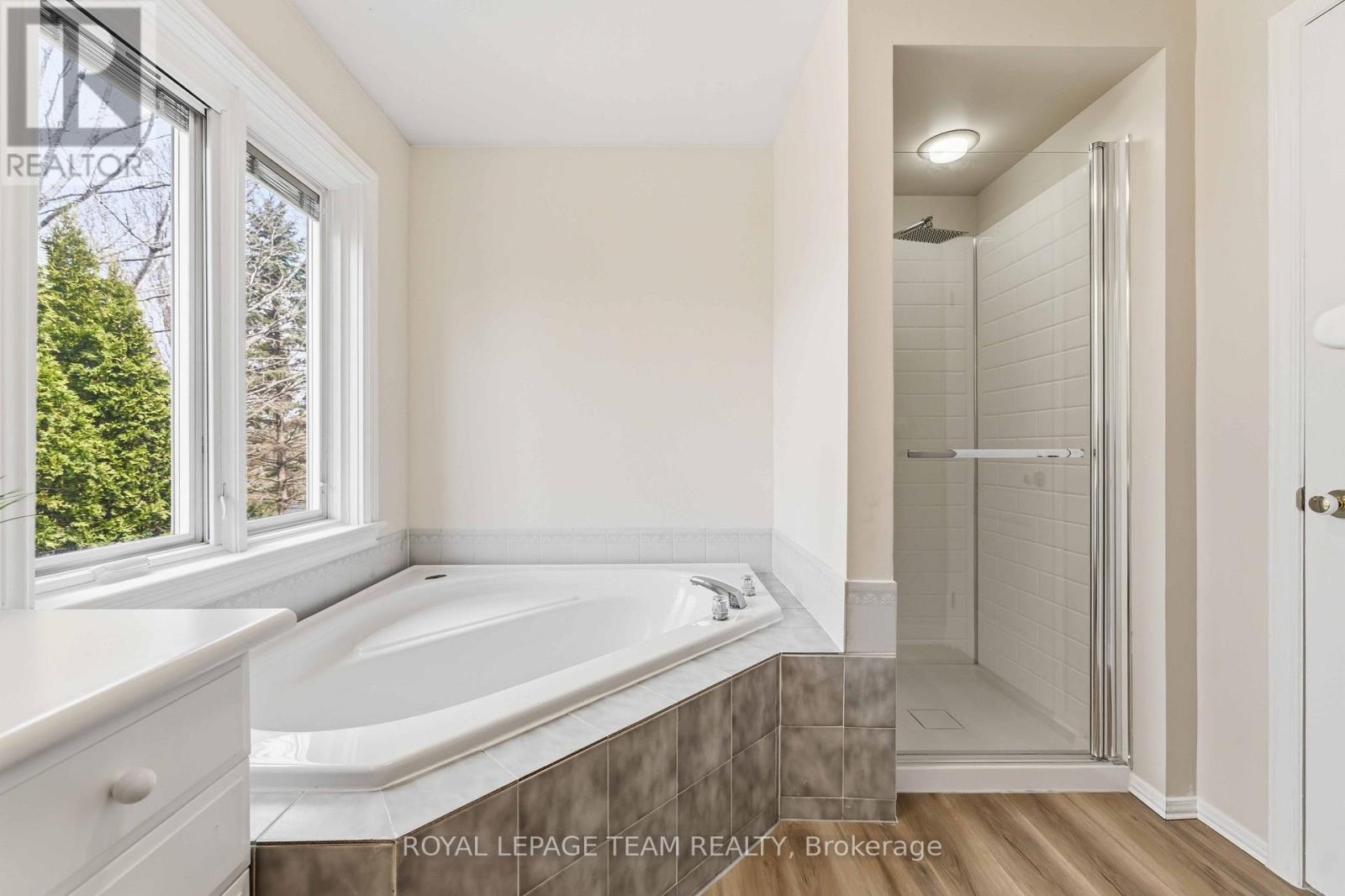 86 SAI CRESCENT - 28