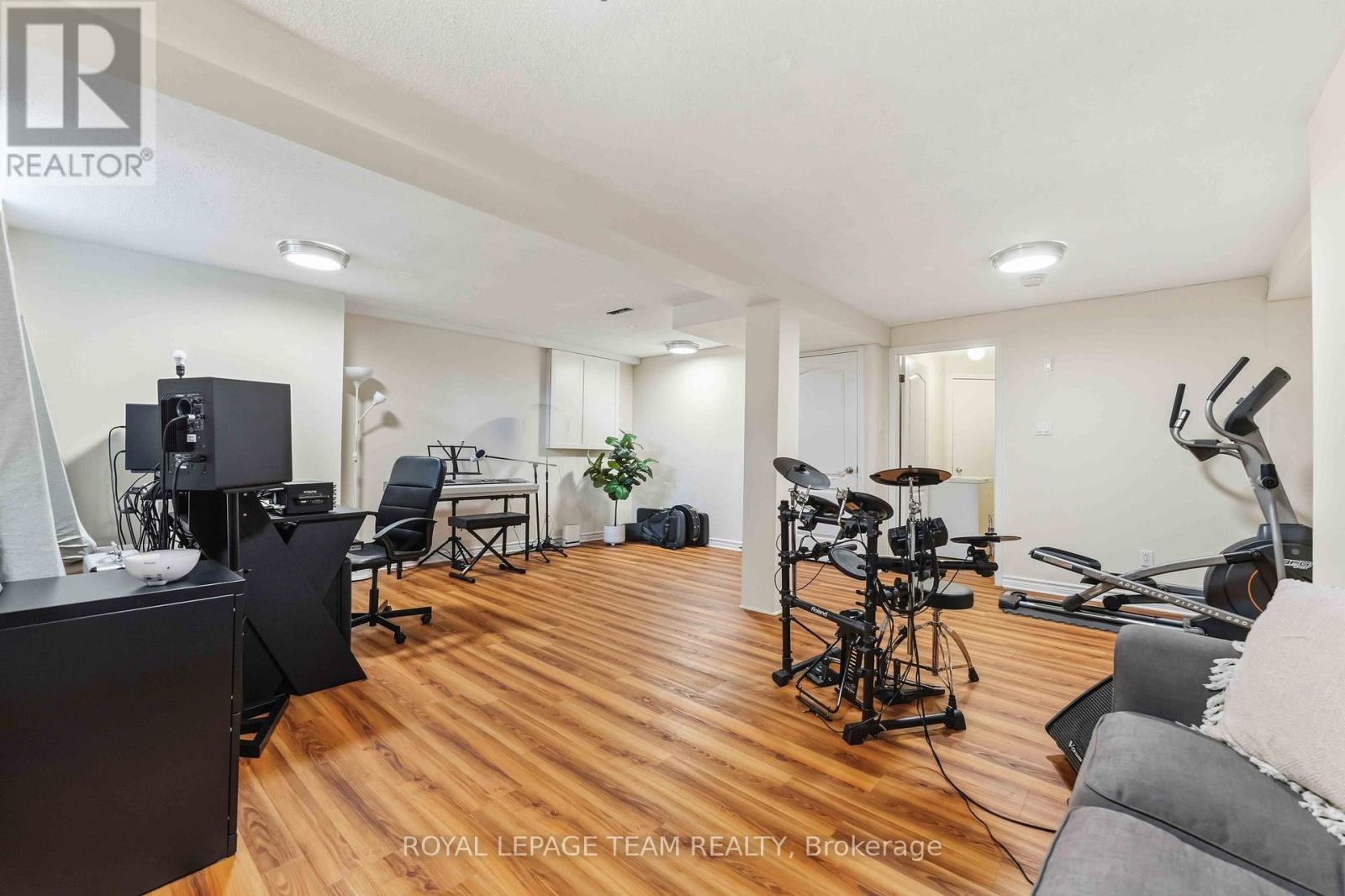86 SAI CRESCENT - 33
