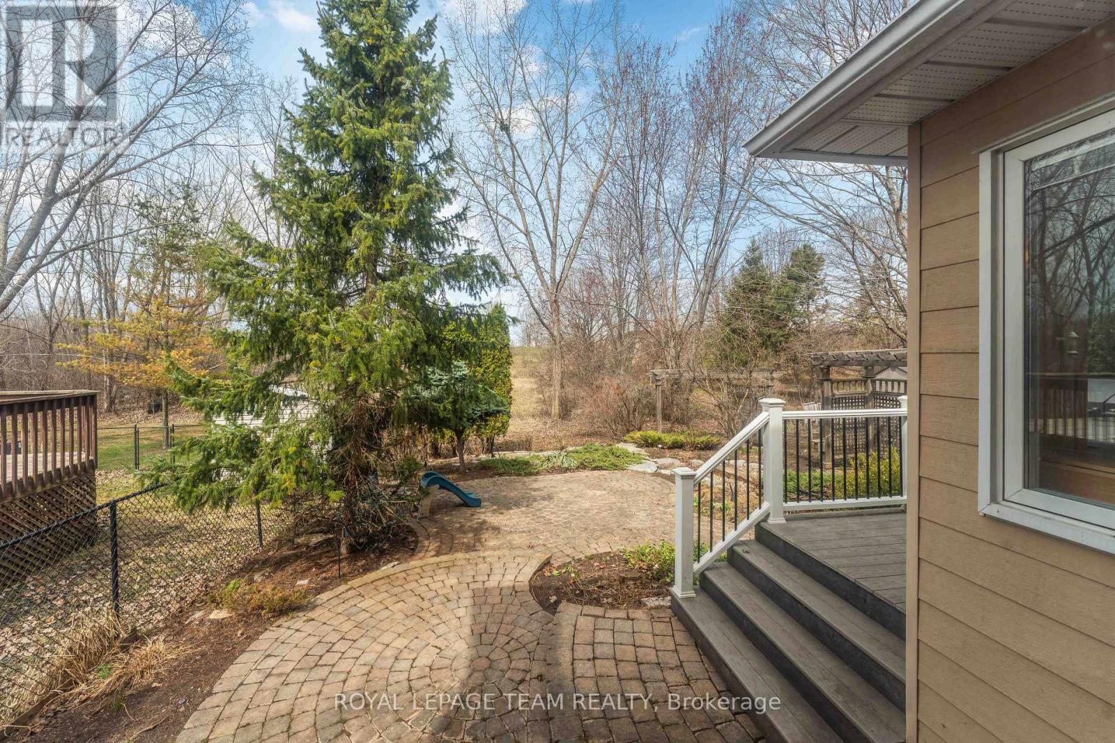 86 SAI CRESCENT - 36