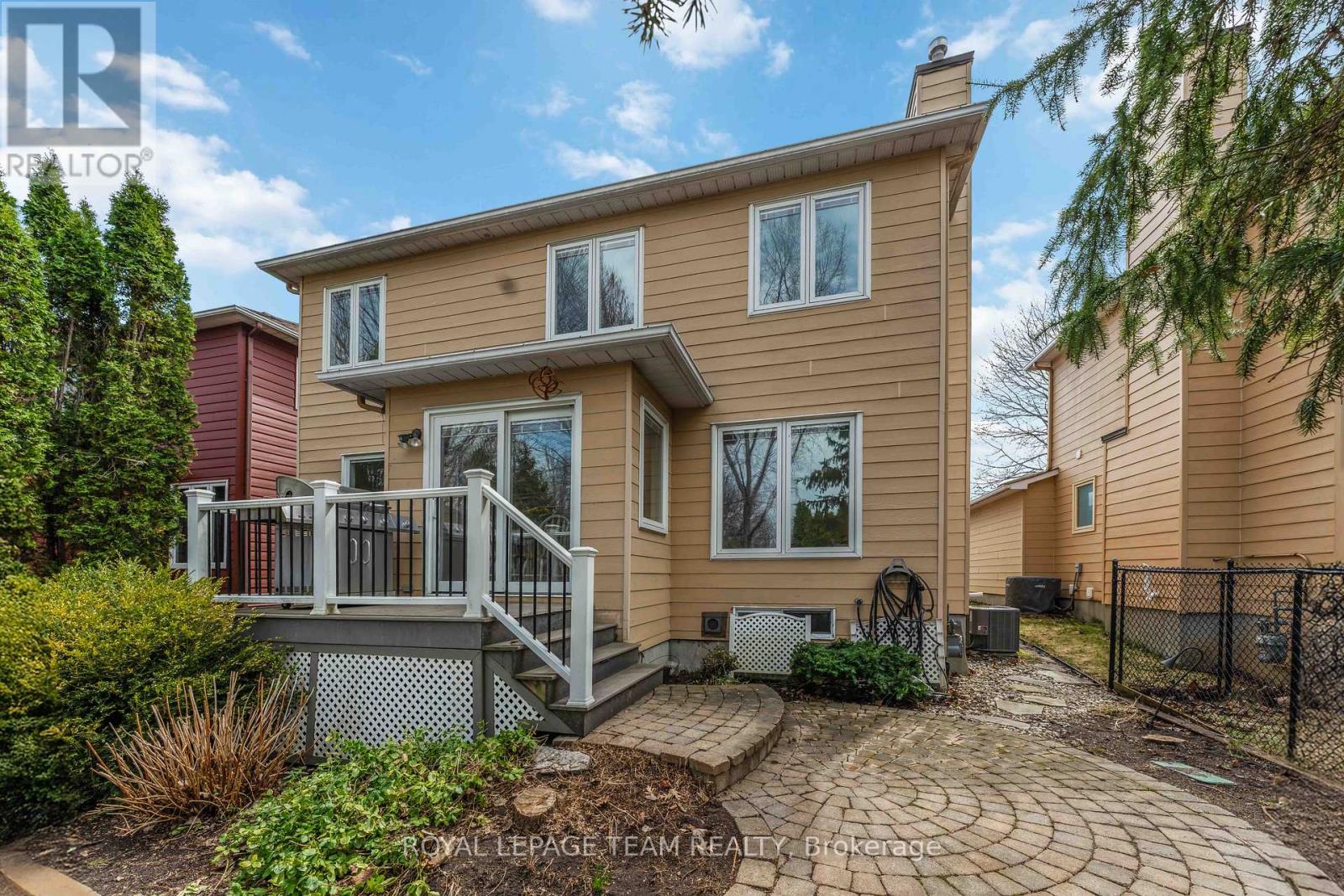 86 SAI CRESCENT - 37