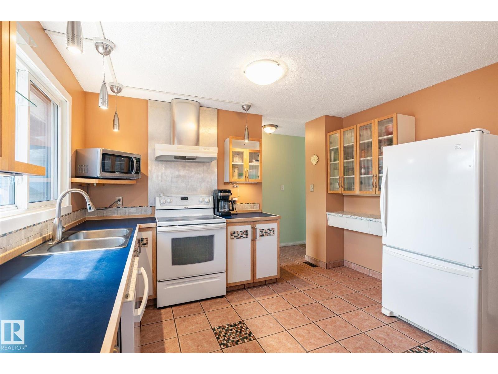 30 FARMSTEAD AV, St. Albert