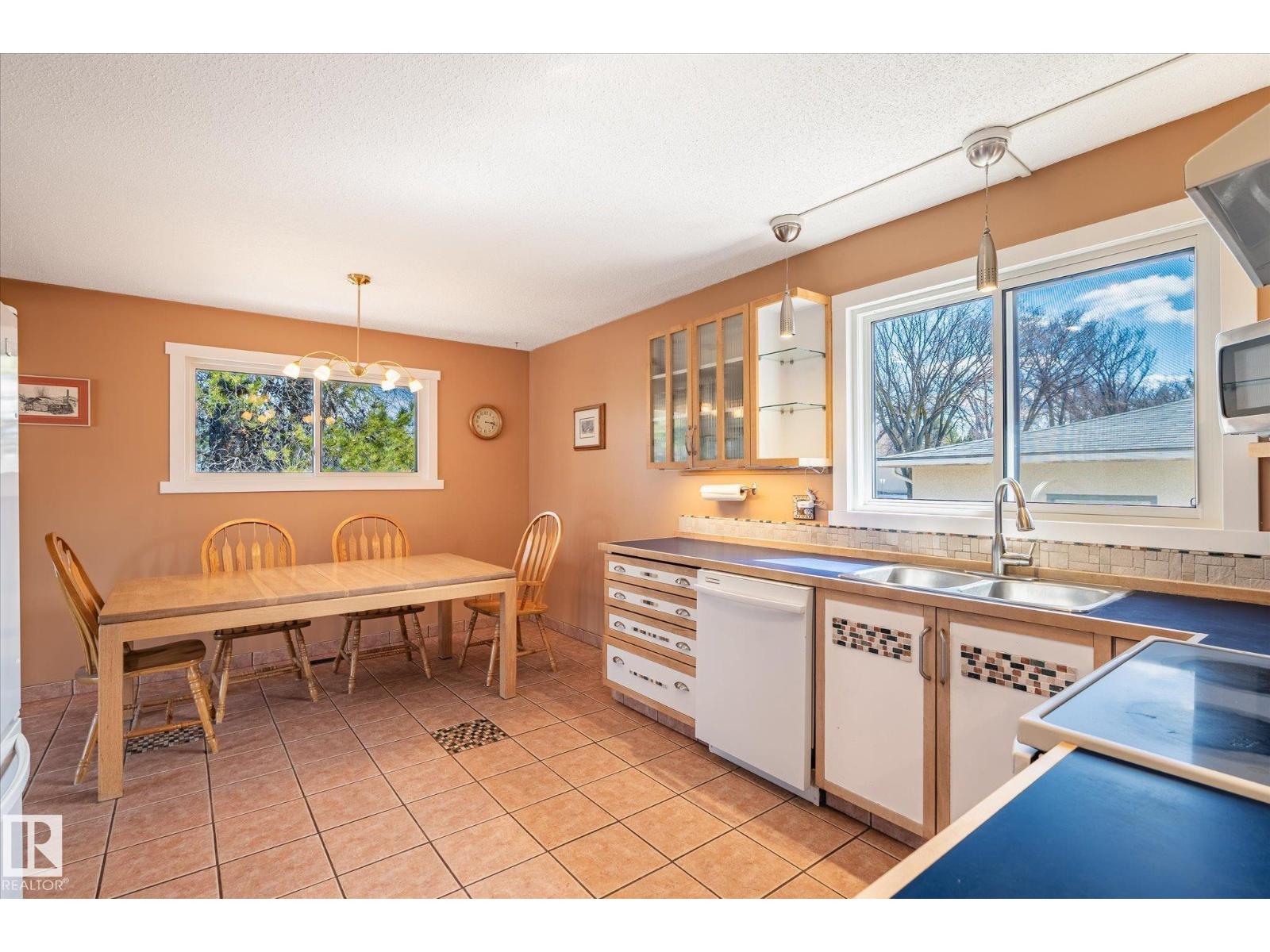 30 FARMSTEAD AV, St. Albert