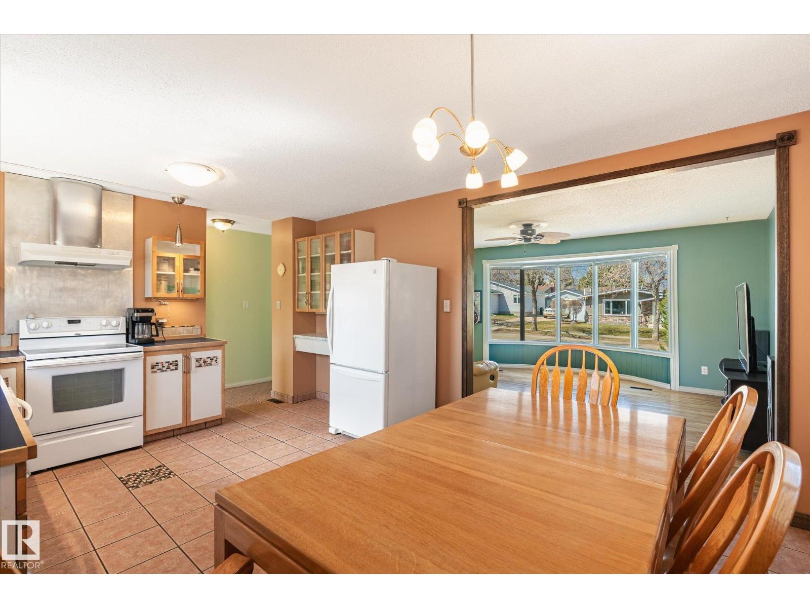 30 FARMSTEAD AV, St. Albert