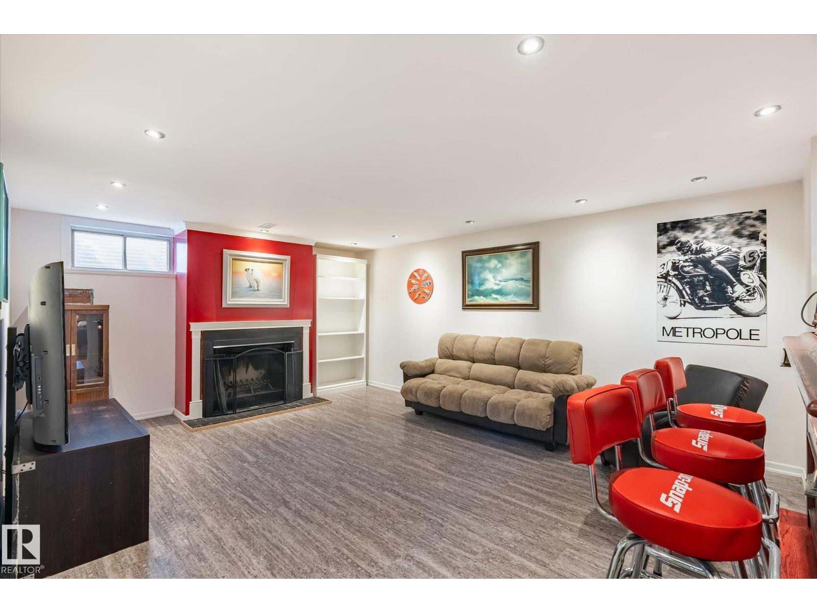 30 FARMSTEAD AV, St. Albert