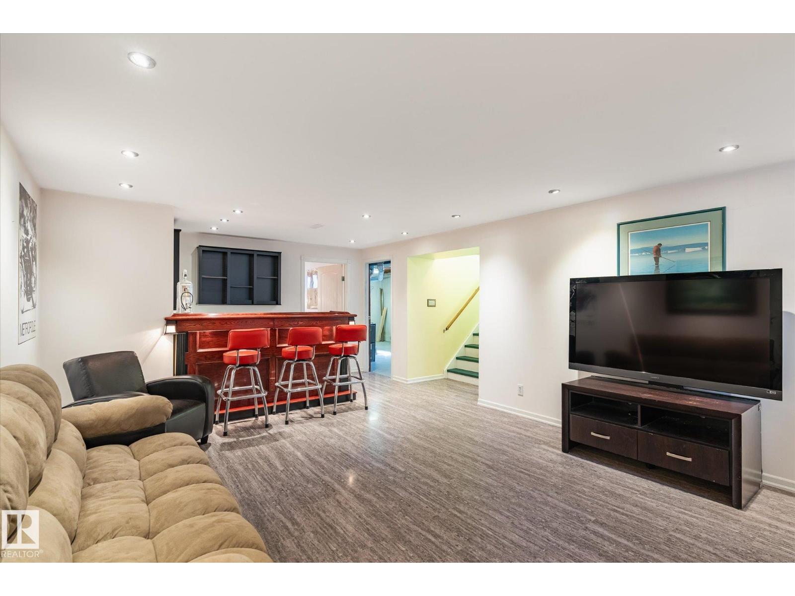 30 FARMSTEAD AV, St. Albert