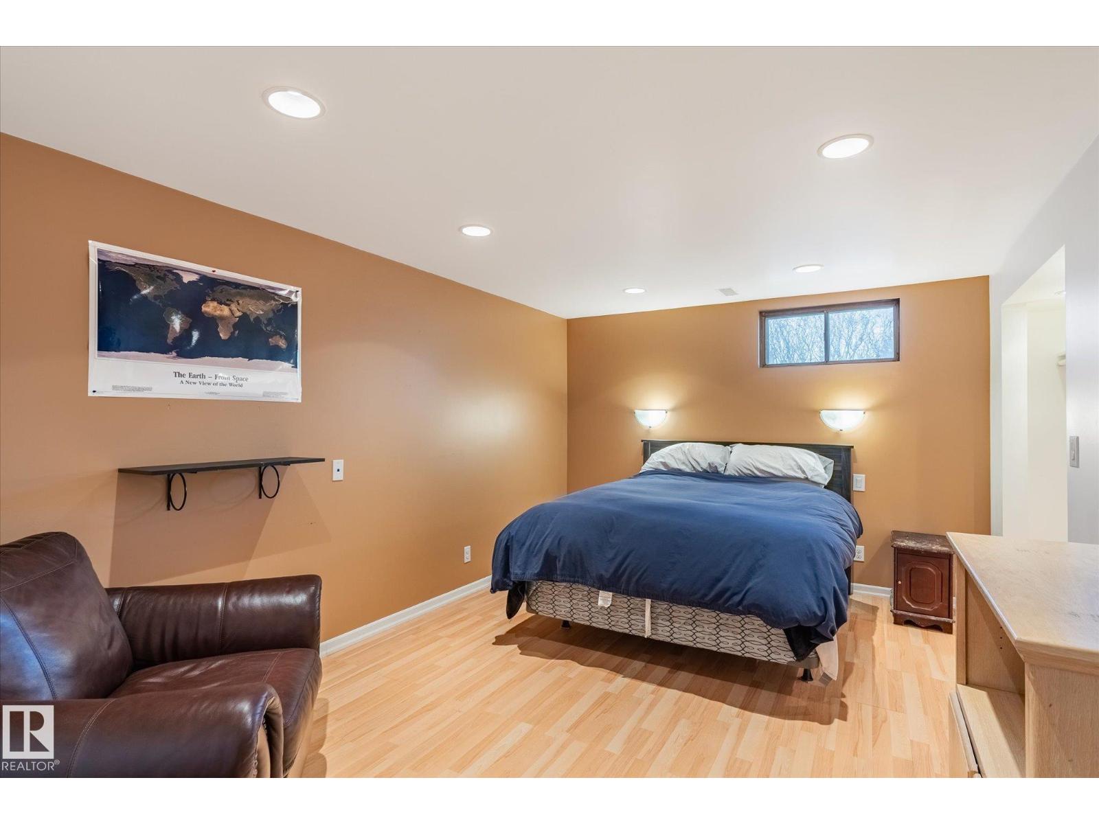 30 FARMSTEAD AV, St. Albert