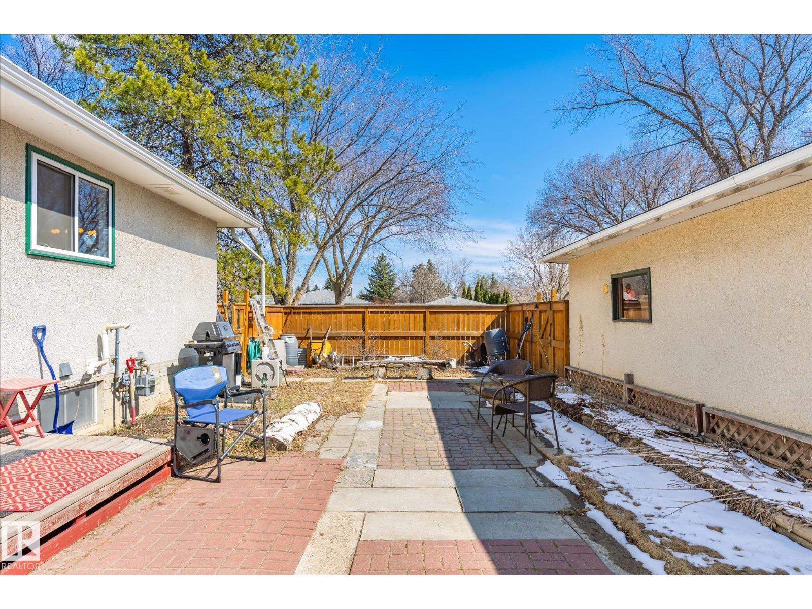 30 FARMSTEAD AV, St. Albert