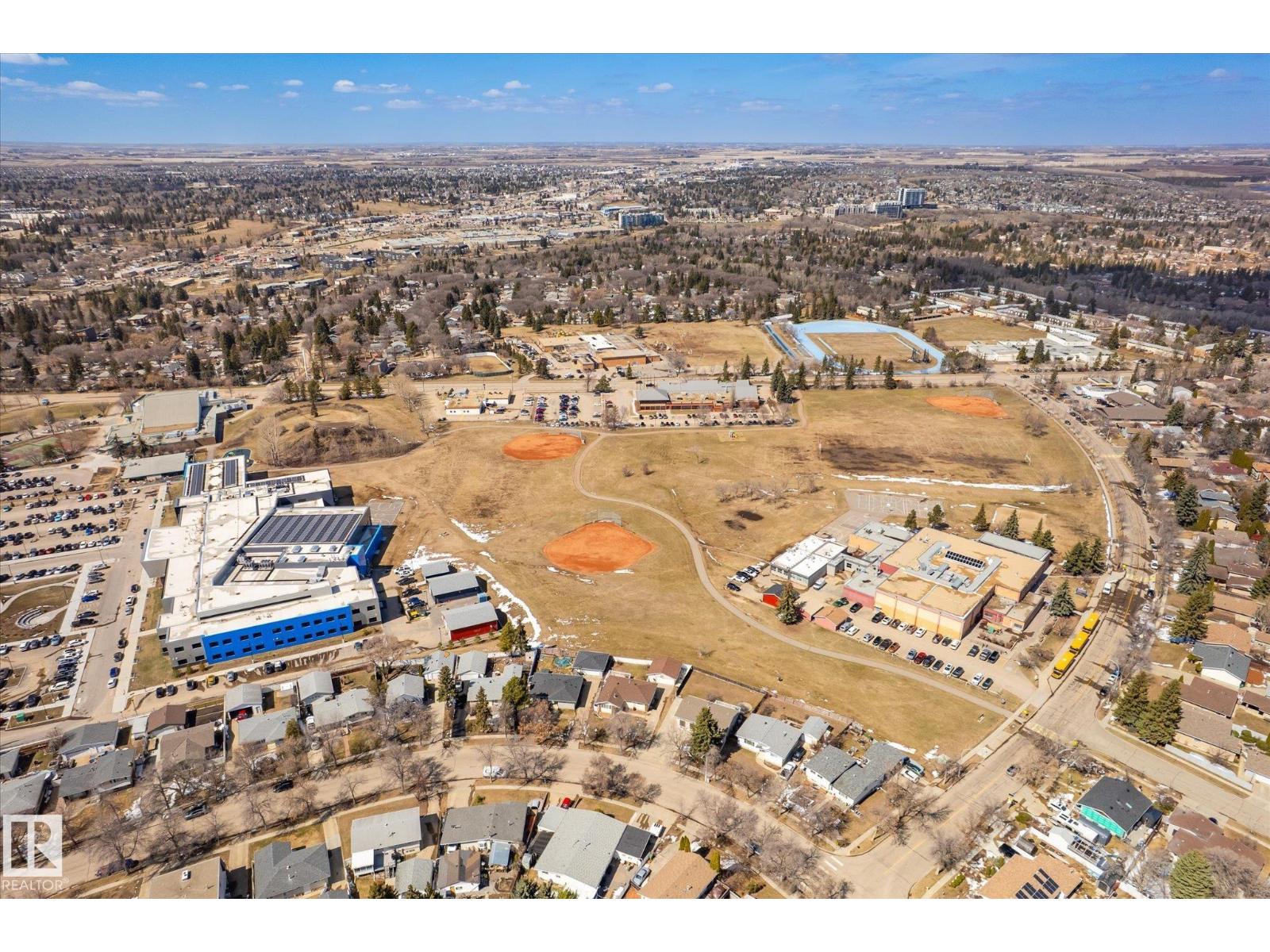 30 FARMSTEAD AV, St. Albert