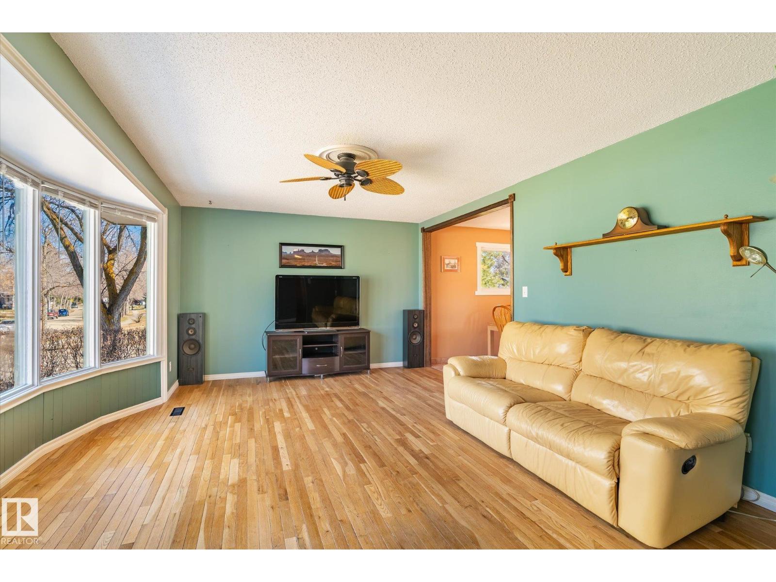 30 FARMSTEAD AV, St. Albert