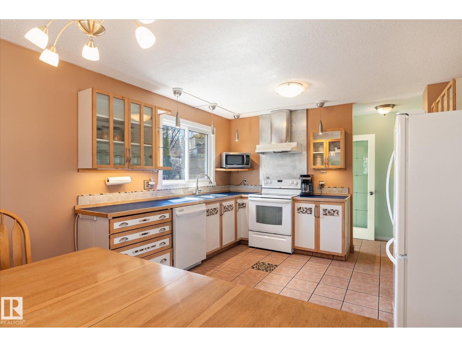 30 FARMSTEAD AV, St. Albert