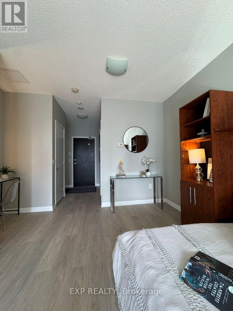 #917 25 COLE STREET - 7