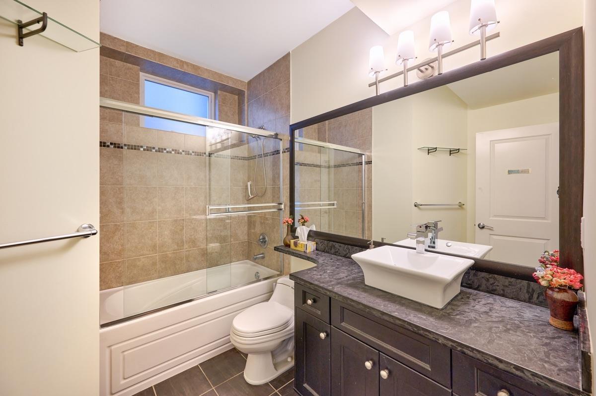 House in Chilliwack - Image 4