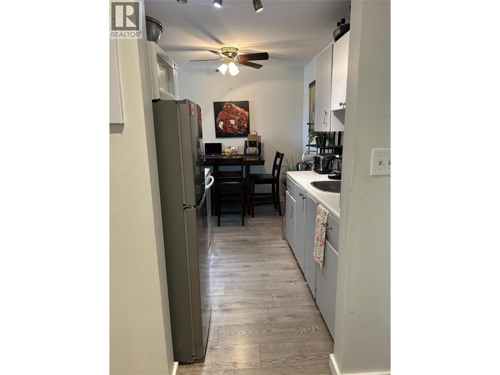 #208 922 Dynes Avenue - 15