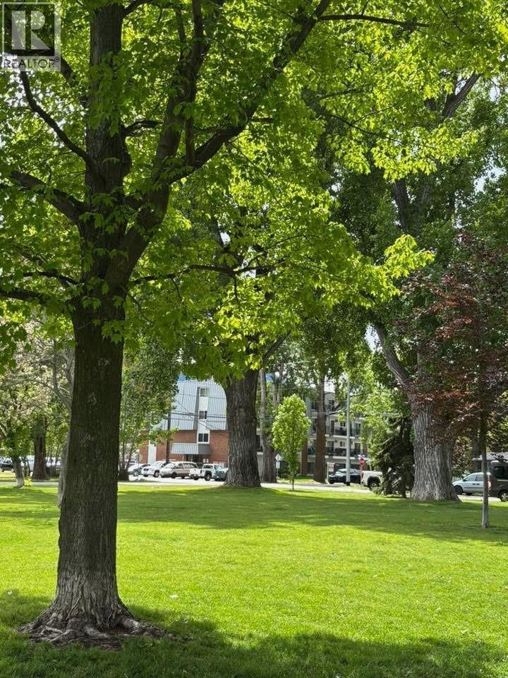 #208 922 Dynes Avenue - 26