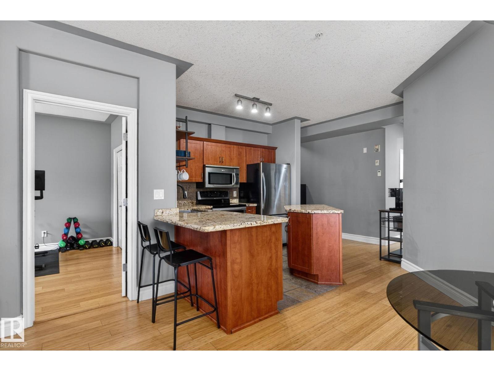 #105 10033 116 ST NW NW, Edmonton