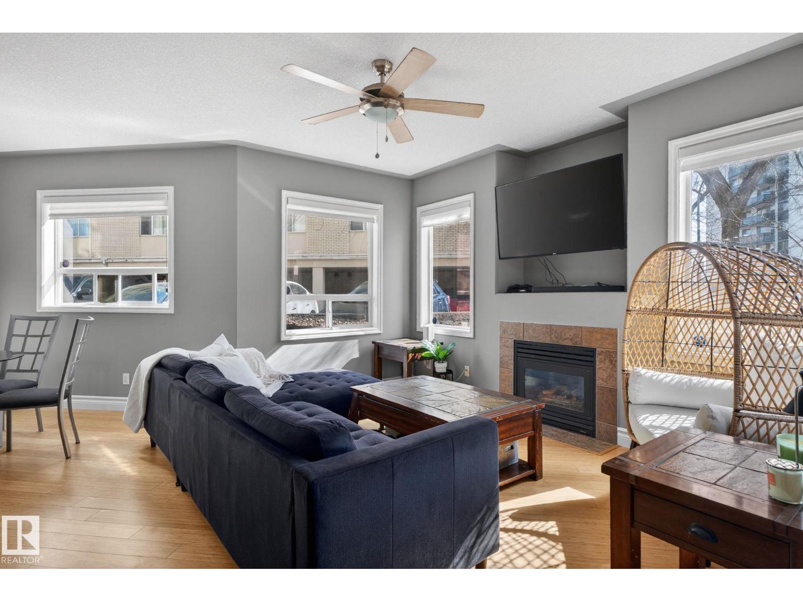 #105 10033 116 ST NW NW, Edmonton