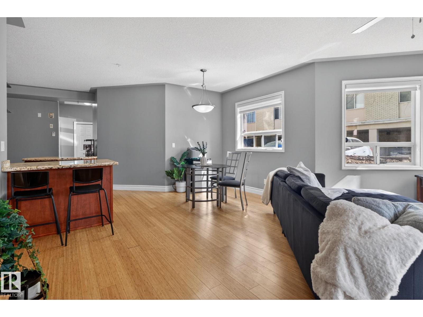 #105 10033 116 ST NW NW, Edmonton