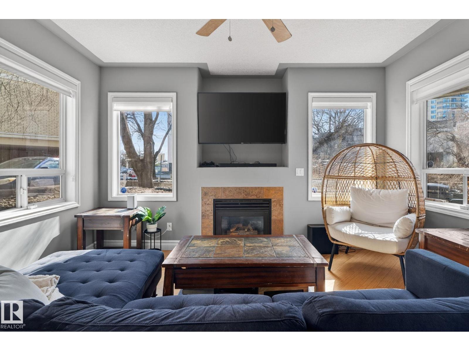 #105 10033 116 ST NW NW, Edmonton