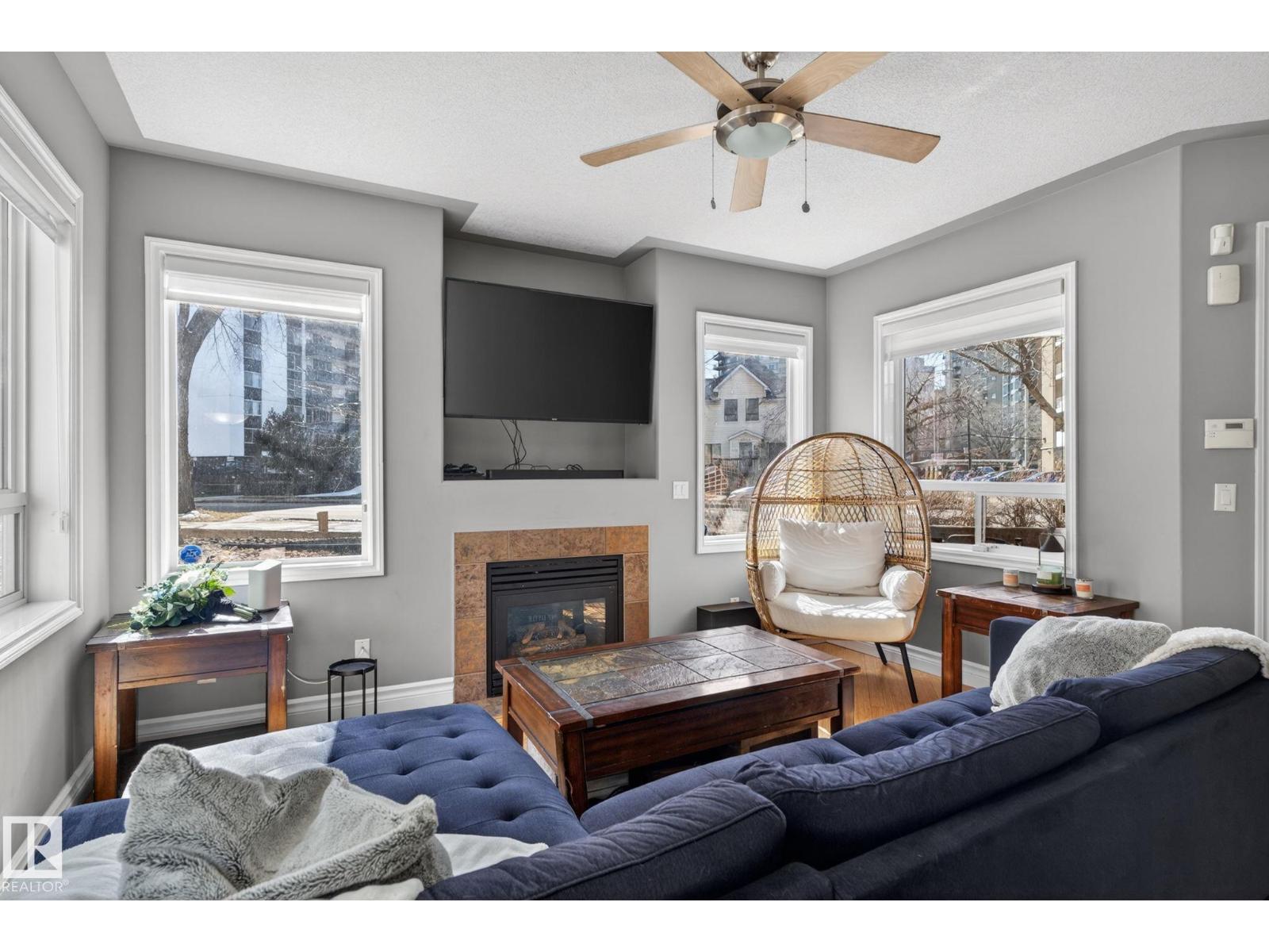 #105 10033 116 ST NW NW, Edmonton