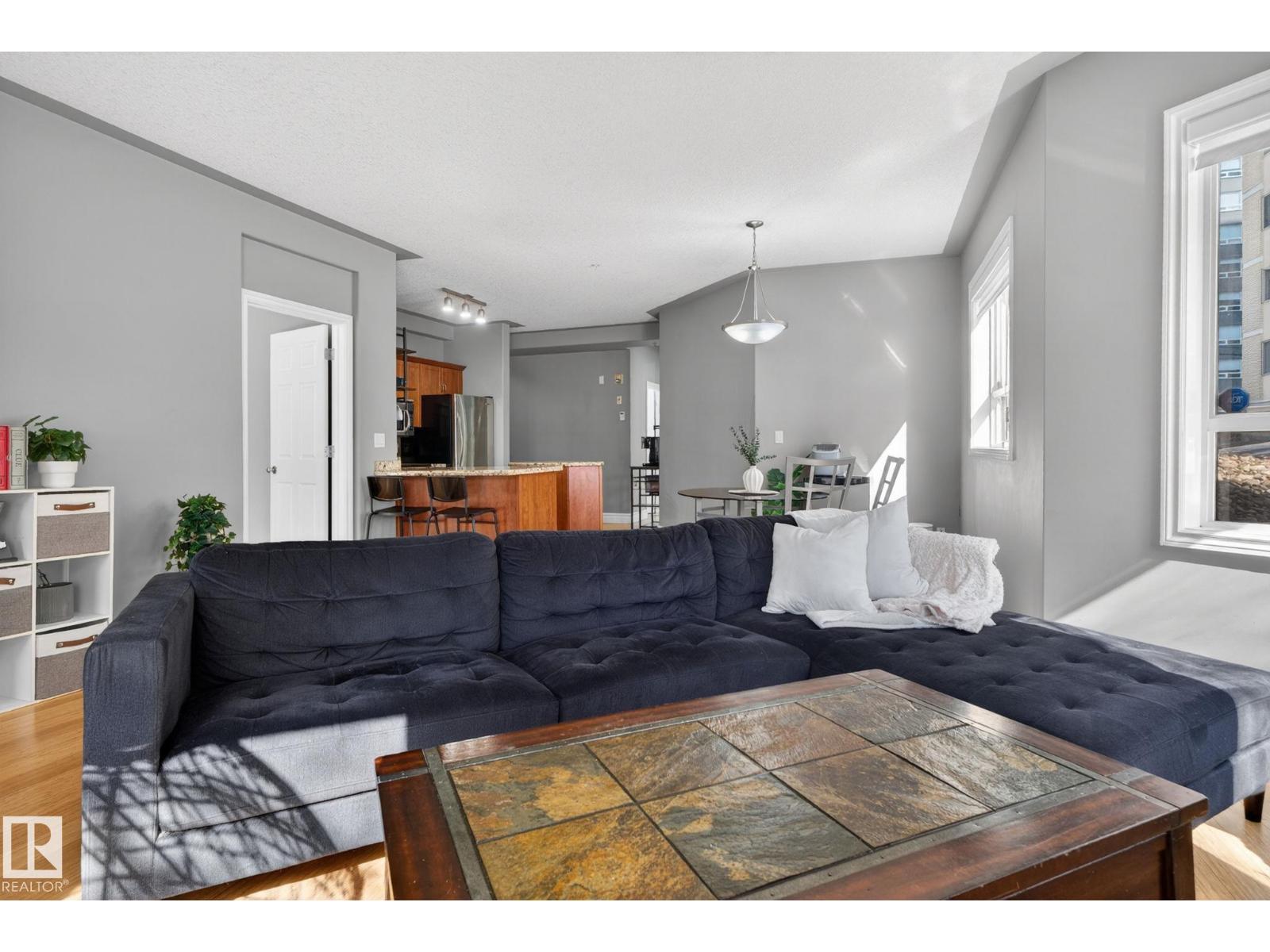 #105 10033 116 ST NW NW, Edmonton