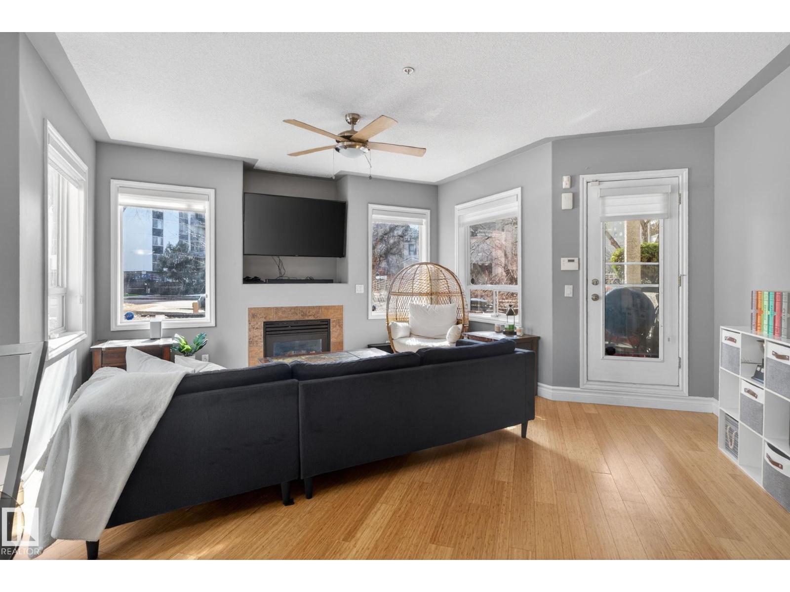 #105 10033 116 ST NW NW, Edmonton