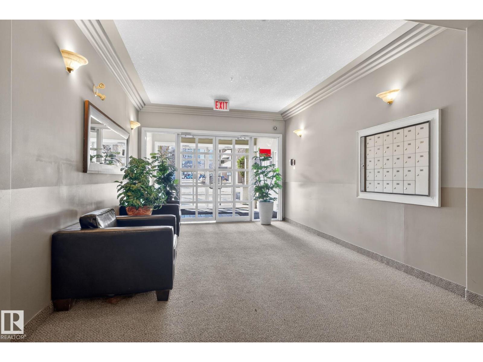 #105 10033 116 ST NW NW, Edmonton