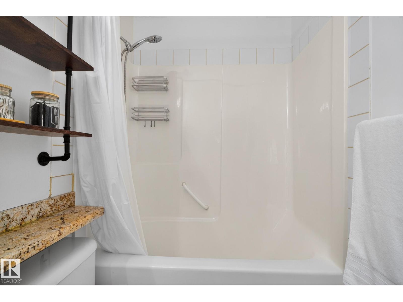 #105 10033 116 ST NW NW, Edmonton