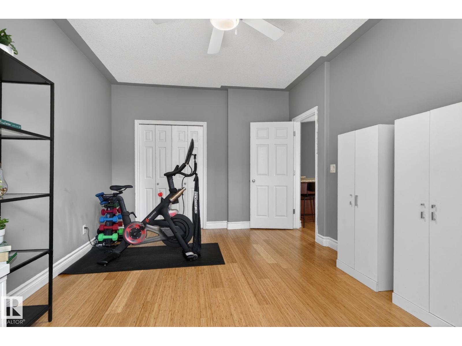 #105 10033 116 ST NW NW, Edmonton