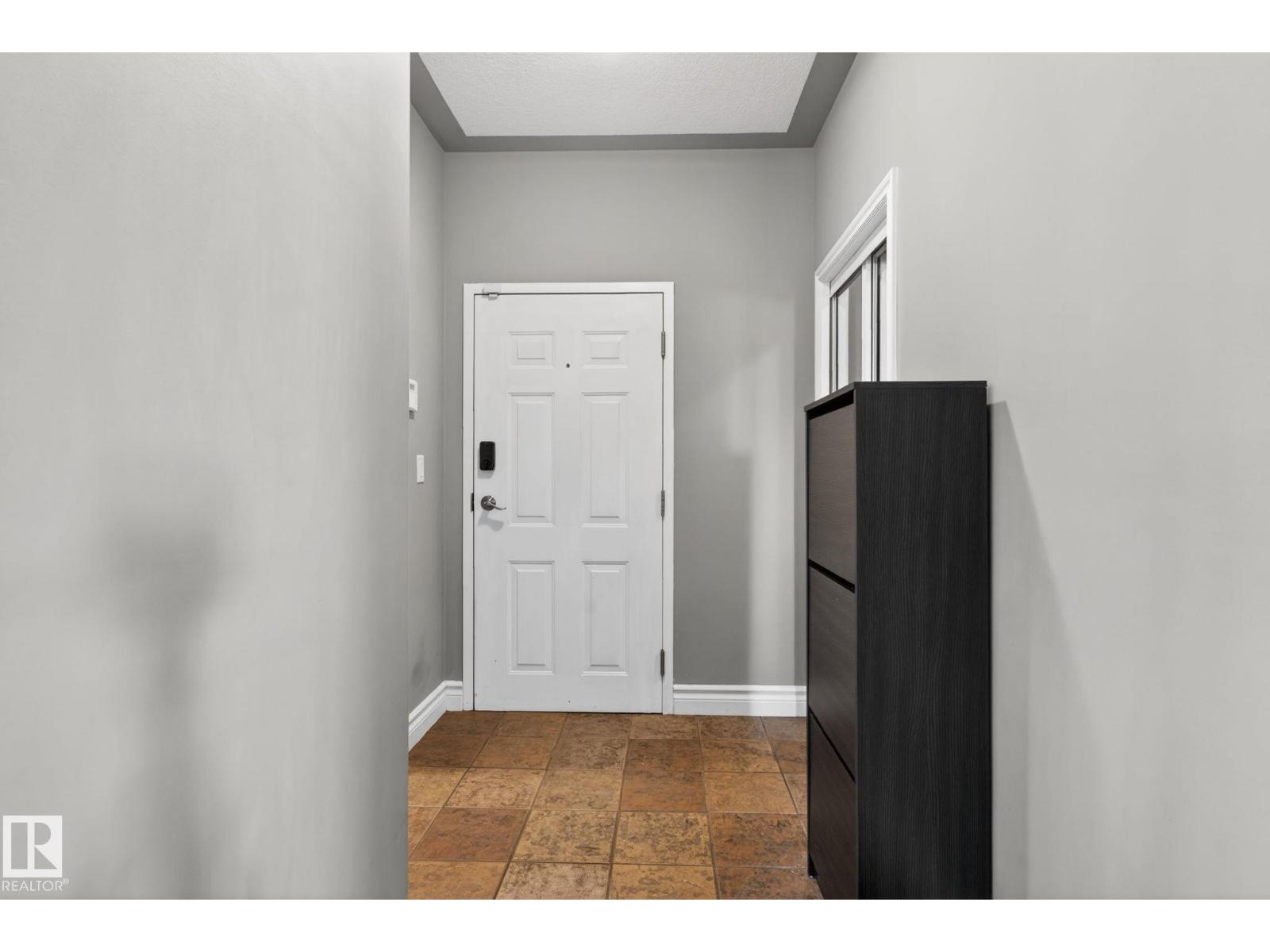 #105 10033 116 ST NW NW, Edmonton