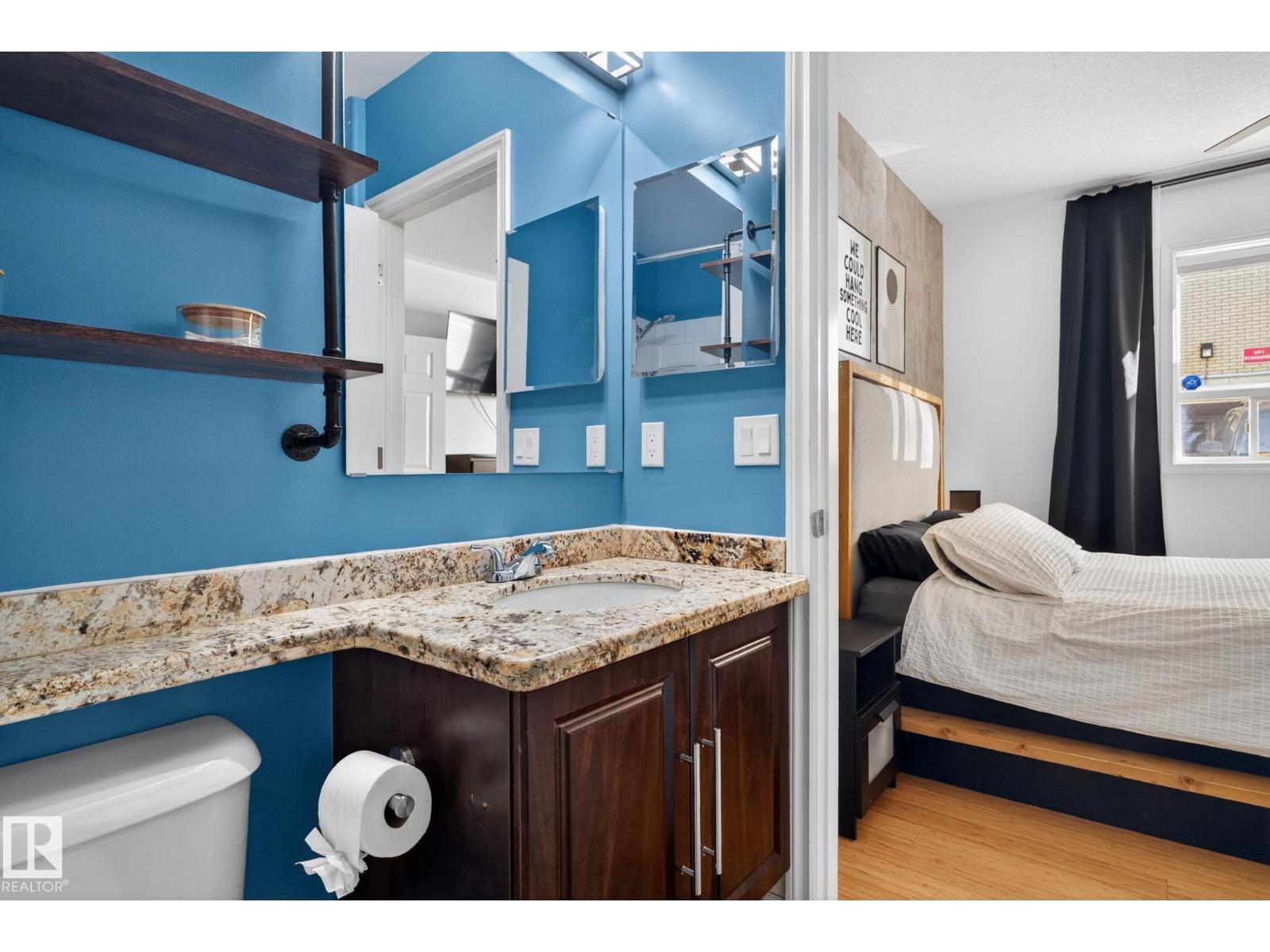 #105 10033 116 ST NW NW, Edmonton