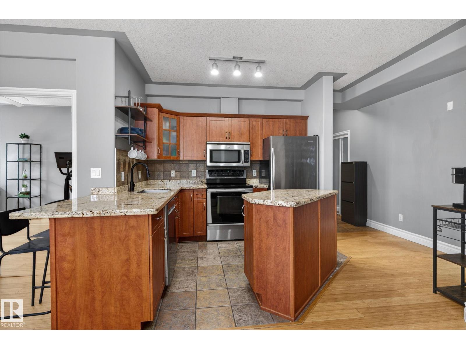 #105 10033 116 ST NW NW, Edmonton