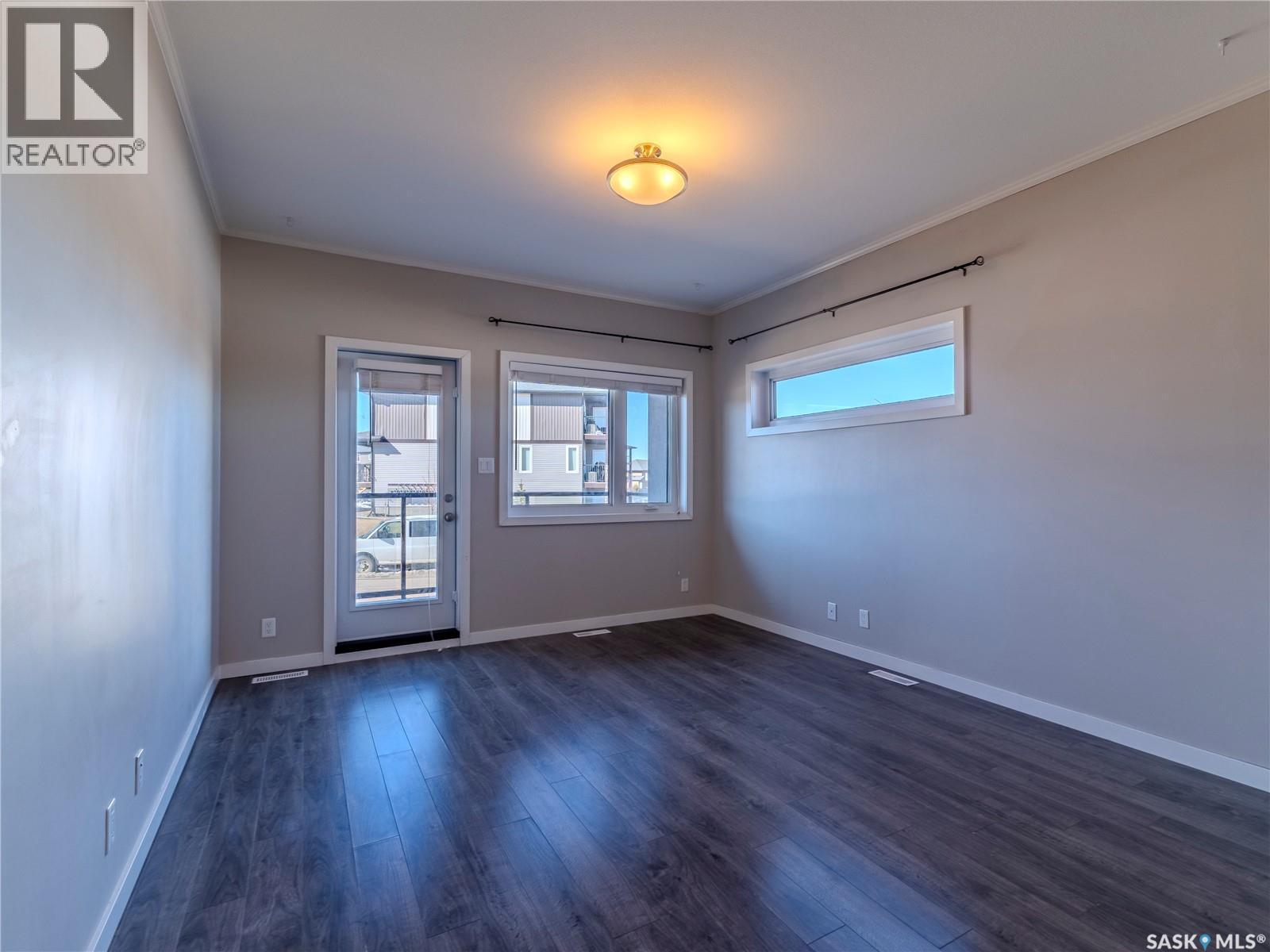 #102 720 Baltzan BOULEVARD - 6