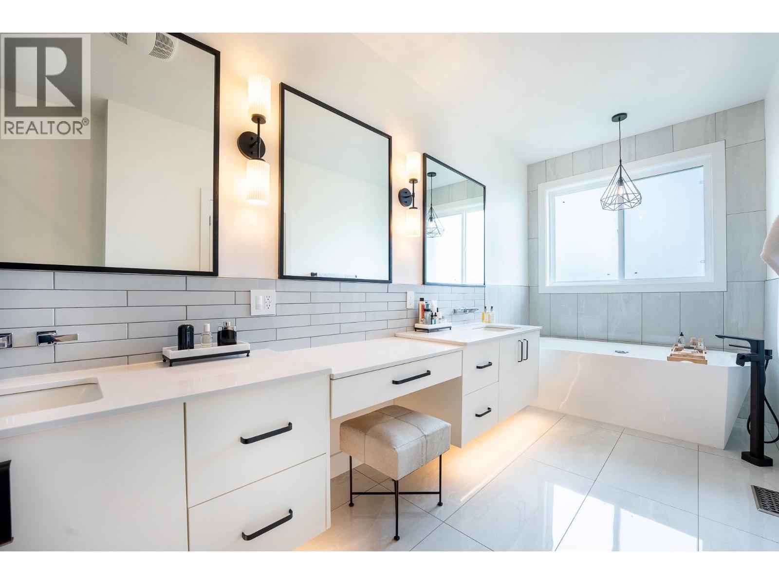 2450 GRAFTON PLACE - 21