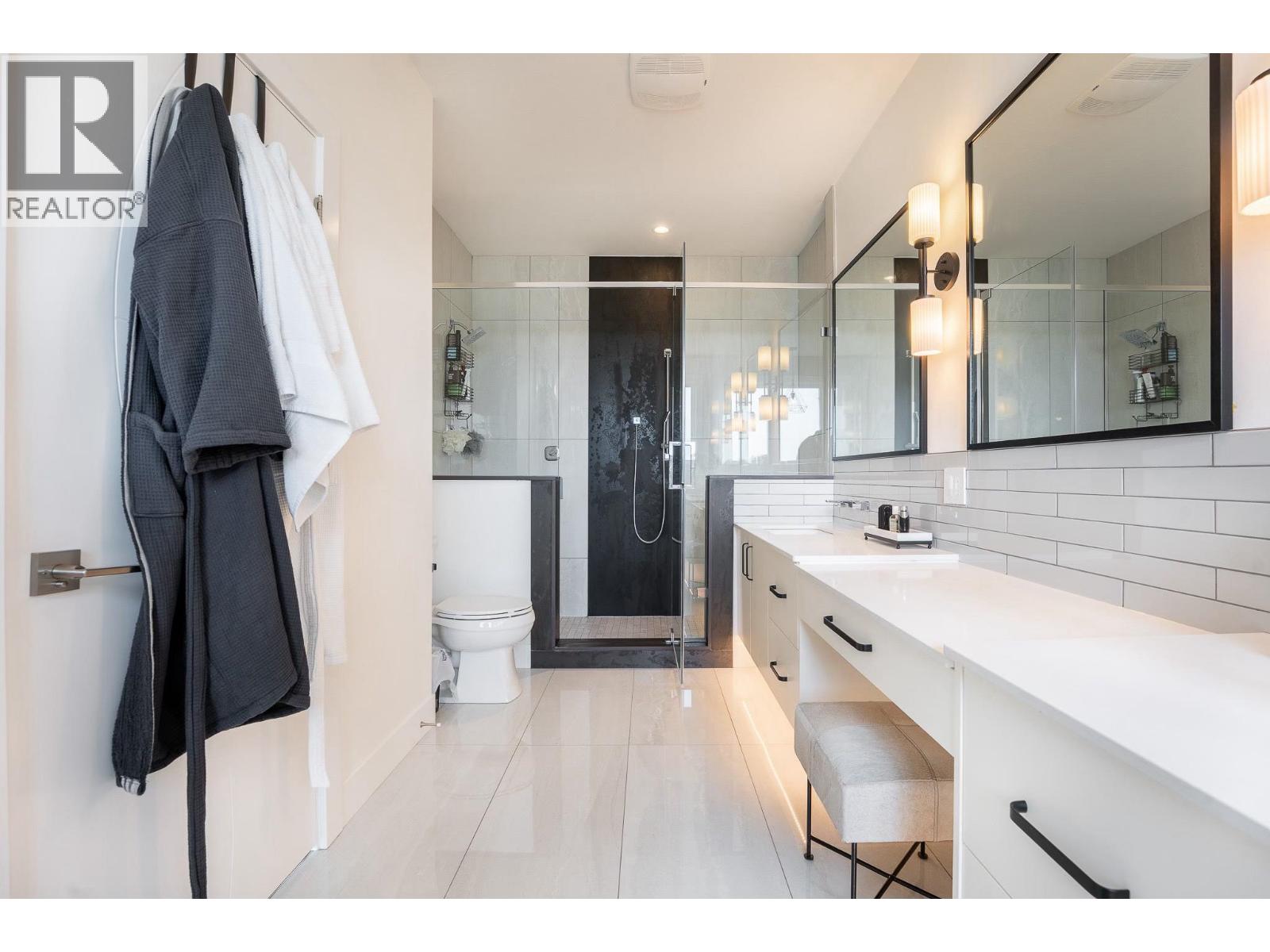 2450 GRAFTON PLACE - 23