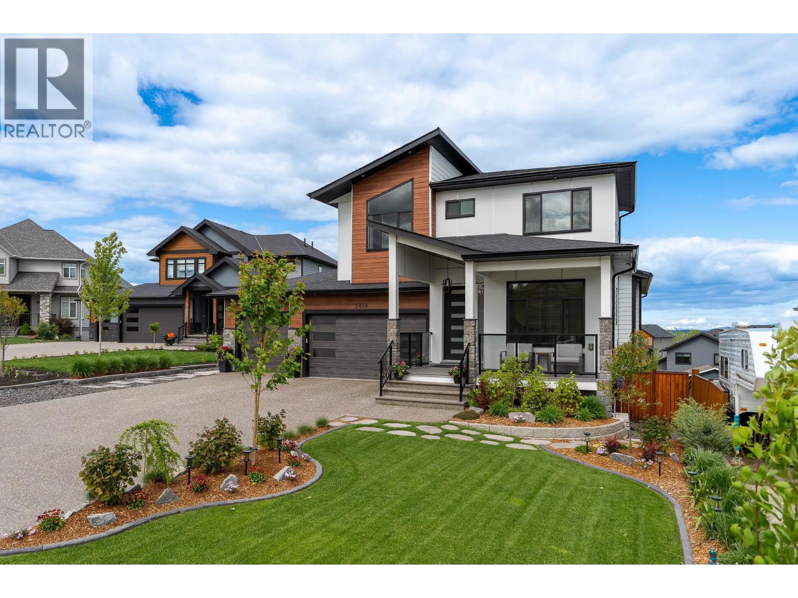 Photo 8 of 39 — 2450 GRAFTON PLACE · Prince George, BC