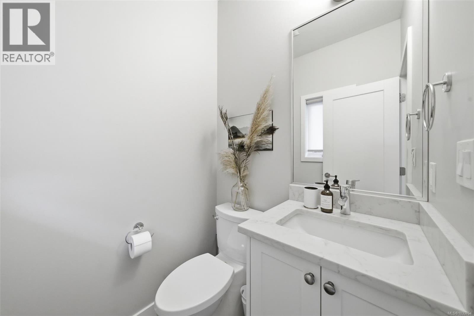 3 10490 Resthaven Dr, Sidney