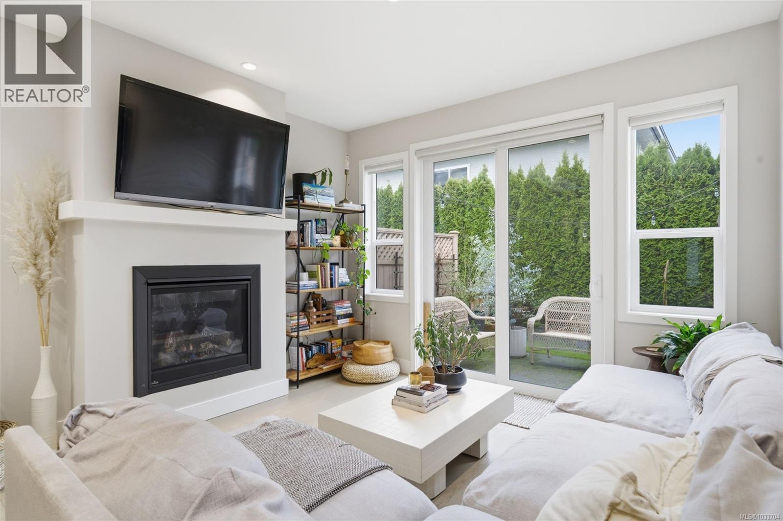 3 10490 Resthaven Dr, Sidney