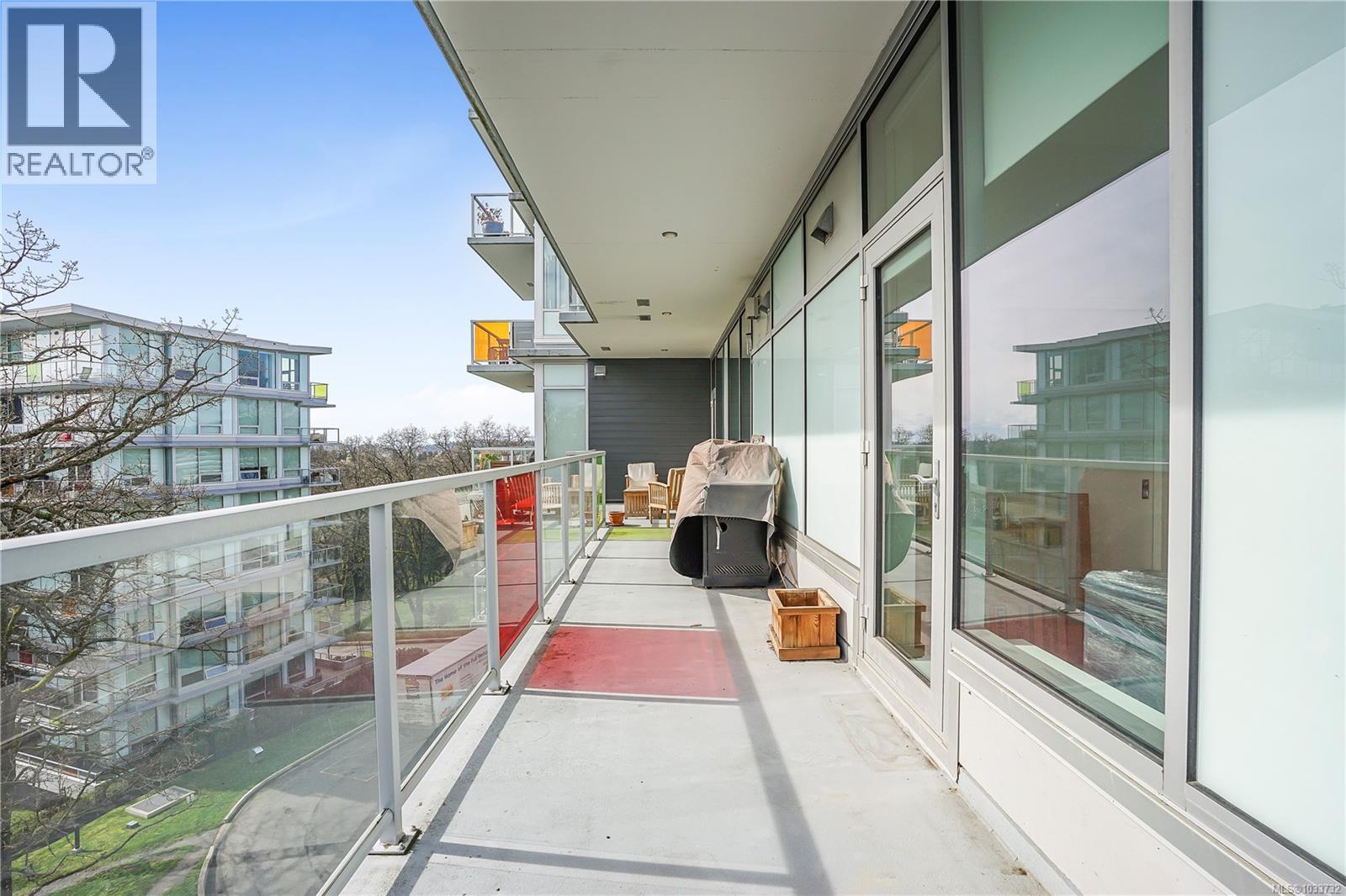 402 4011 Rainbow Hill Lane, Saanich