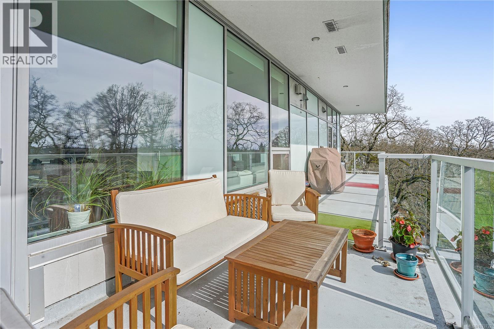 402 4011 Rainbow Hill Lane, Saanich