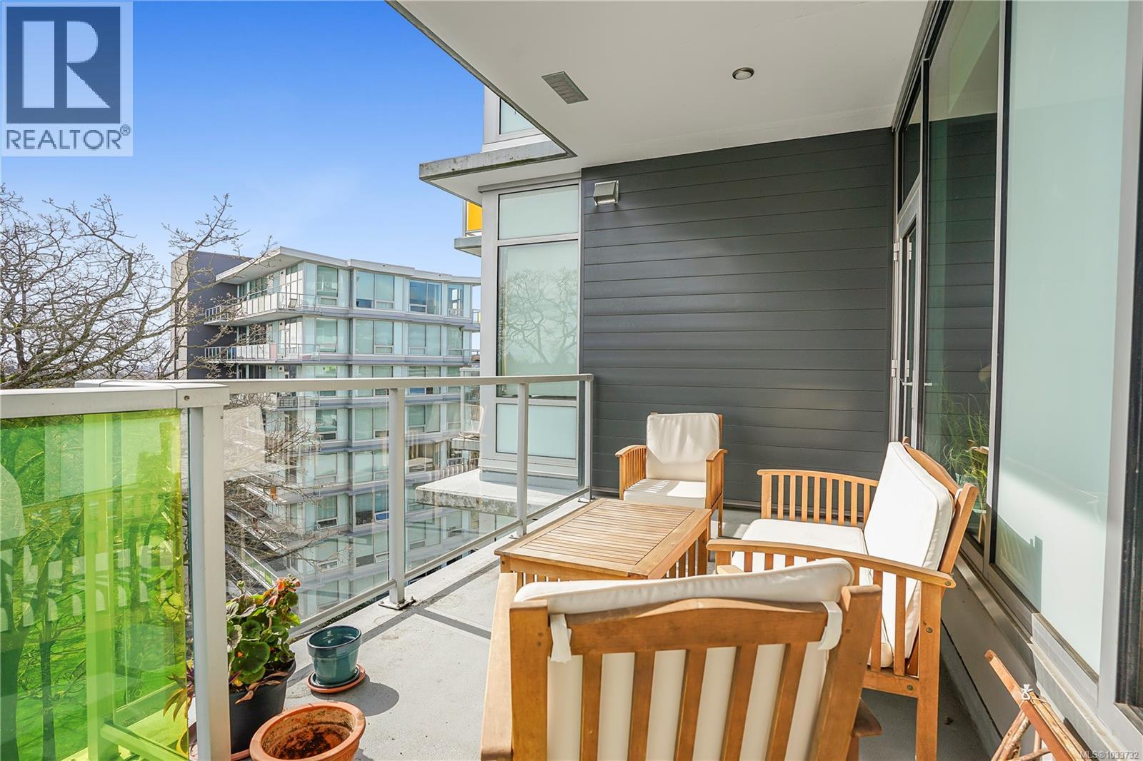 402 4011 Rainbow Hill Lane, Saanich