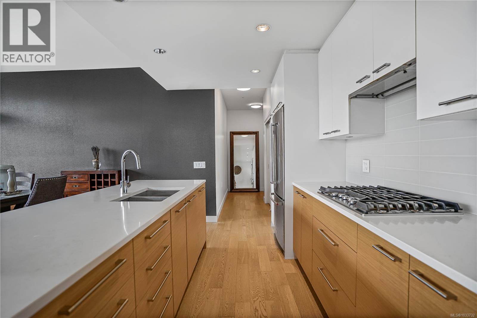 402 4011 Rainbow Hill Lane, Saanich