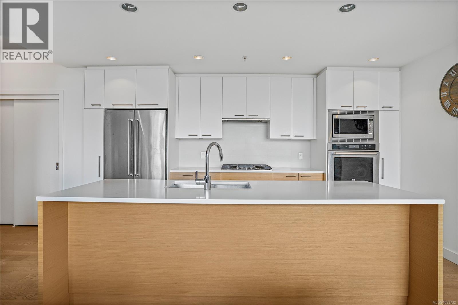 402 4011 Rainbow Hill Lane, Saanich