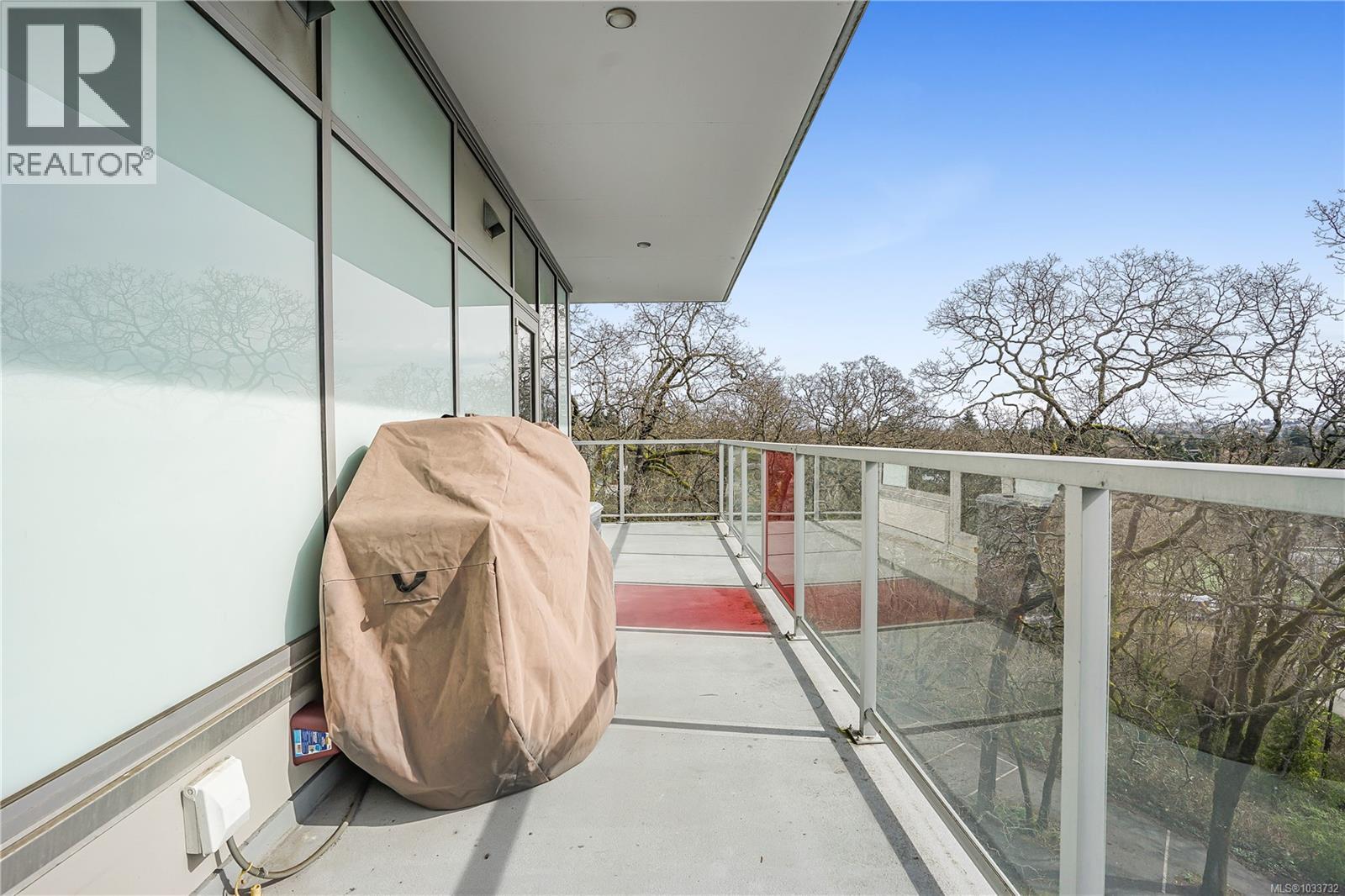 402 4011 Rainbow Hill Lane, Saanich