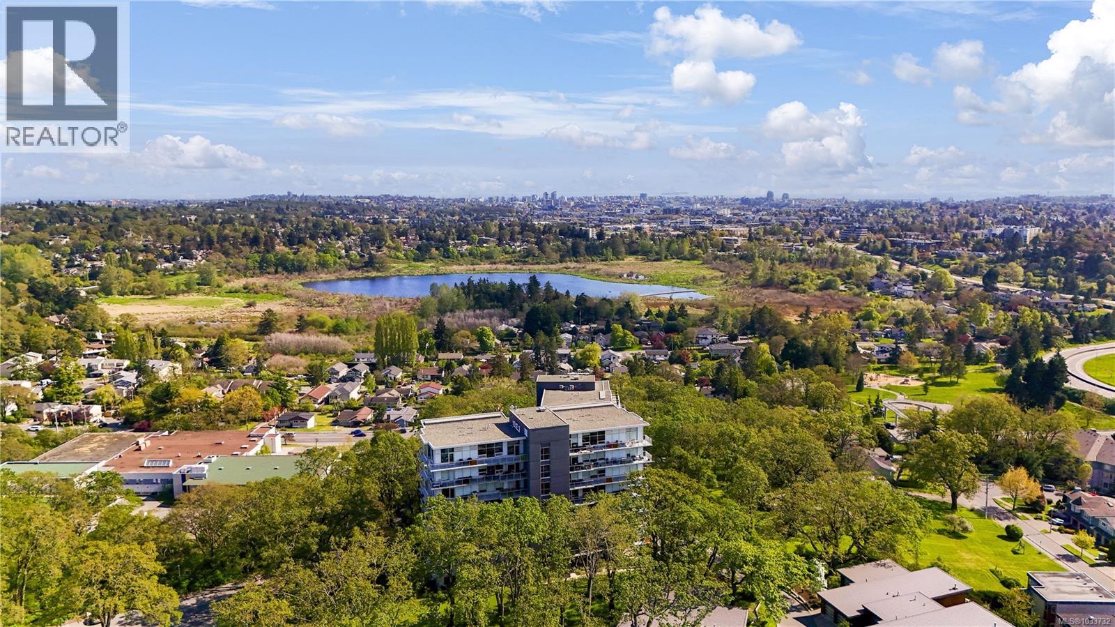 402 4011 Rainbow Hill Lane, Saanich