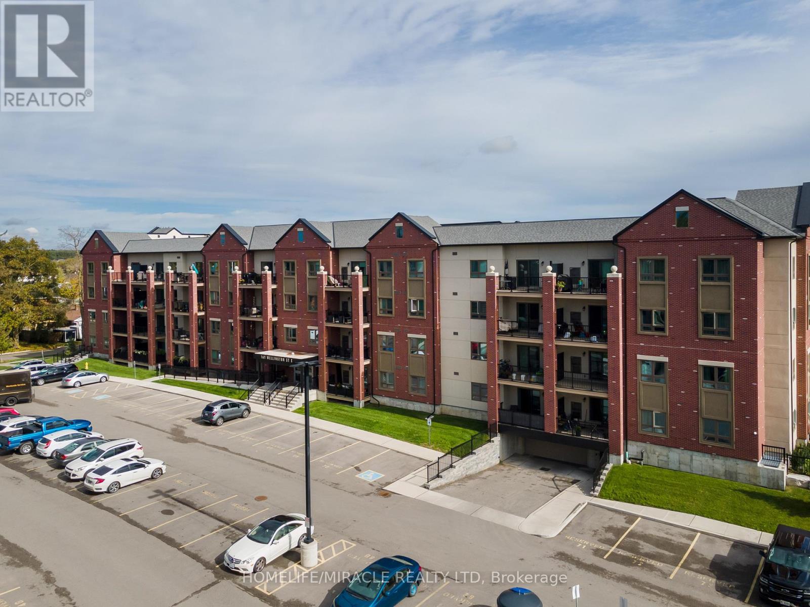 #304 161 WELLINGTON STREET E - 1